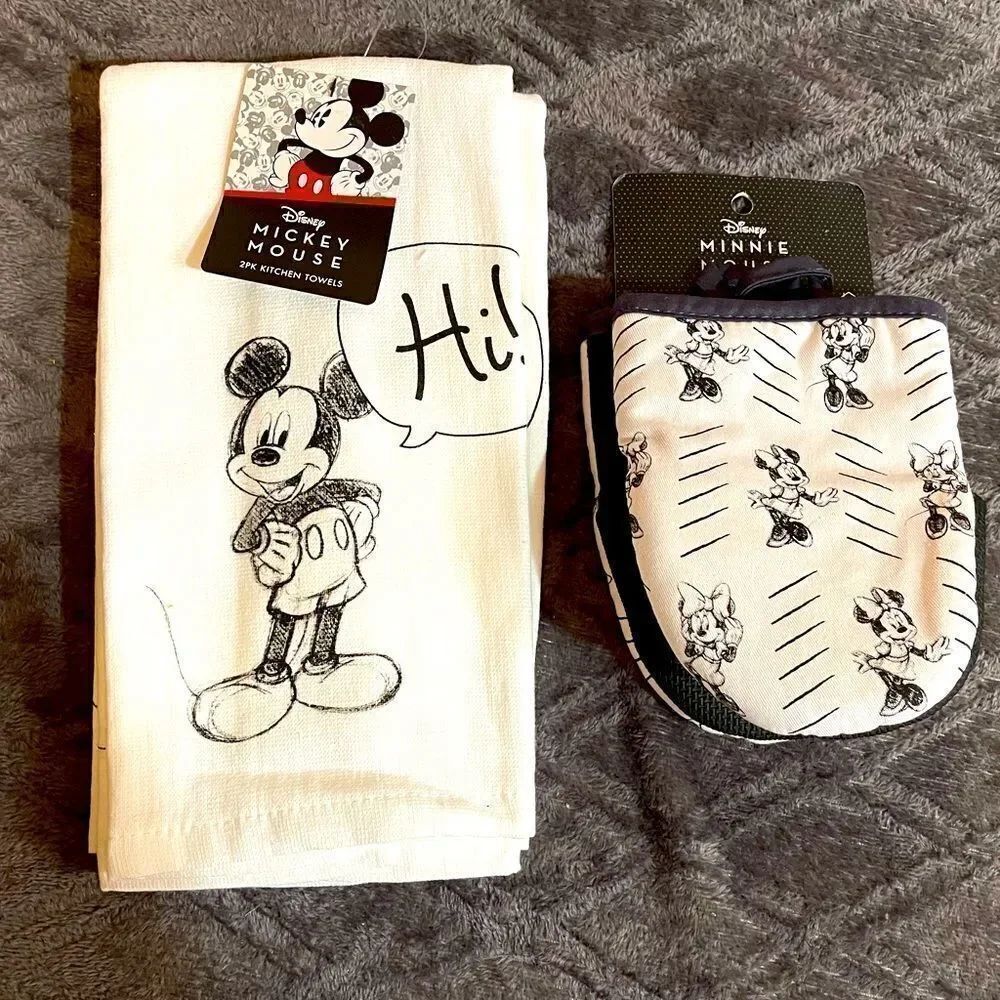 Disney Minnie & Mickey 2 towels & 2 mitts NWT